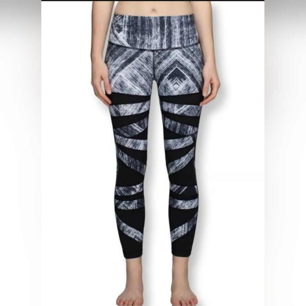 Lululemon athletica Black and White Patterned Leggings, Size Medium